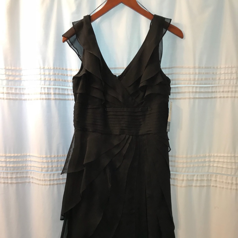 NWT. Adrianna Papell Dress. Size 8.